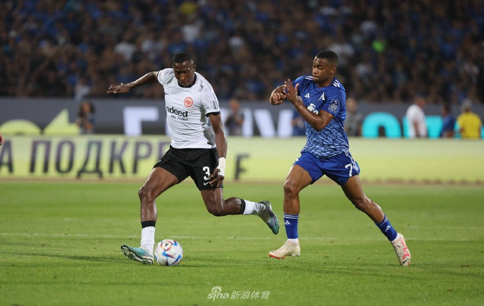 家队中场 家队中场